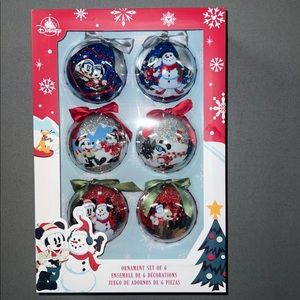 Disney store Walts Lodge with Mickey and Pals Christmas Ornaments set of 6.